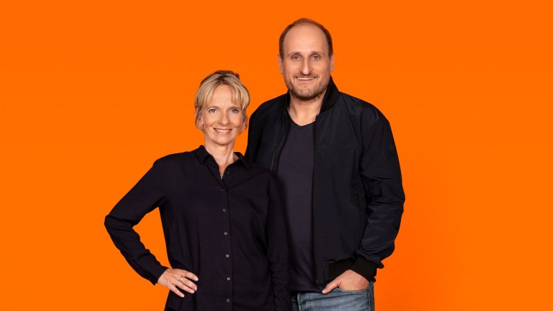 Katharina und Daniel stehen nebeneinander.