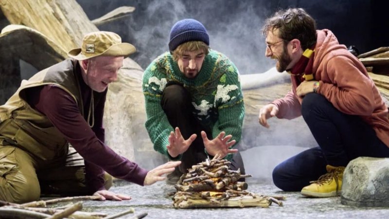 Das Ensemble des Ohnsorg-Stückes "Veer Lüüd in'n Nevel - Reif für die Insel"