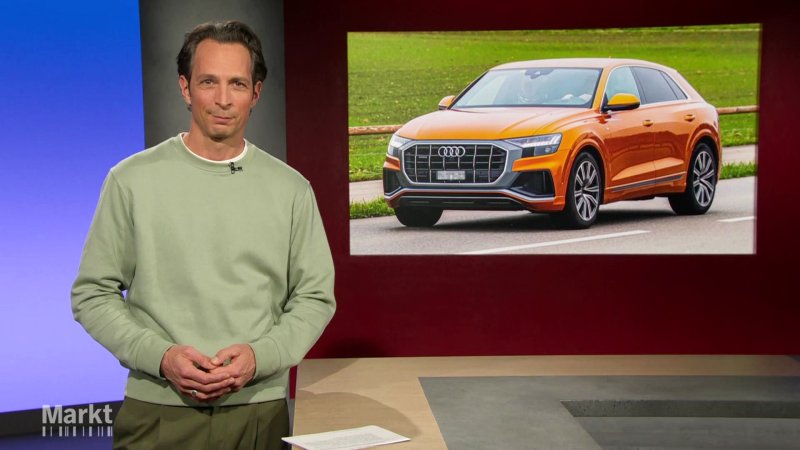 Jo Hiller während der Moderation im Markt Studio.