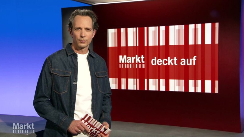 Jo Hiller während der Moderation im Markt Studio.